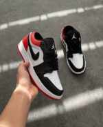 Niike Jordan Low Beyaz Siyah Kırmızı
